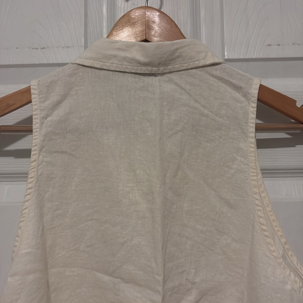 GAP Cream Sleeveless Button Down Shirt - Picture 4 of 4